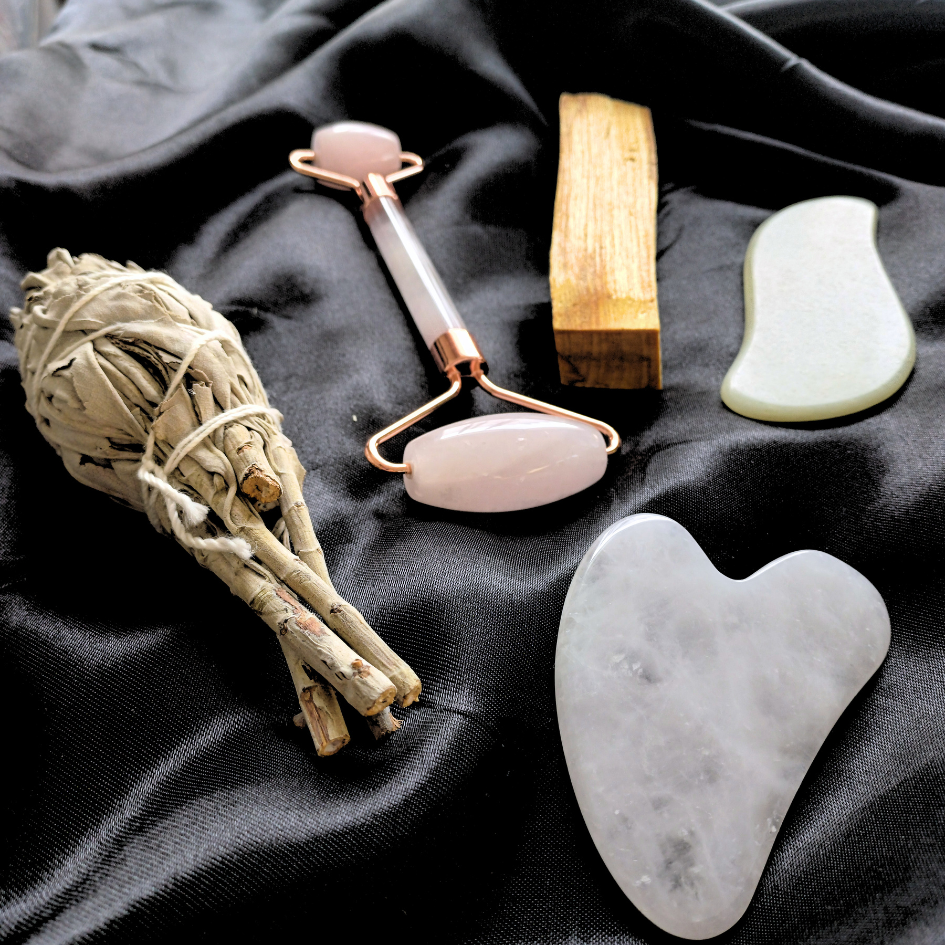 valkosalvia nippu ruusukvartsi kasvo hieronta rulla kvarti gua sha jade hieronta kivi kalifornia palo santo
