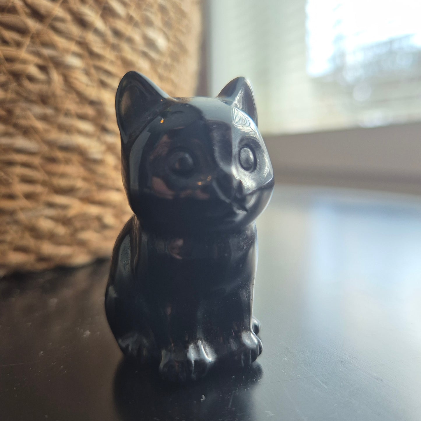 eläimet kissa musta obsidiaani veistos taideteos uniikki