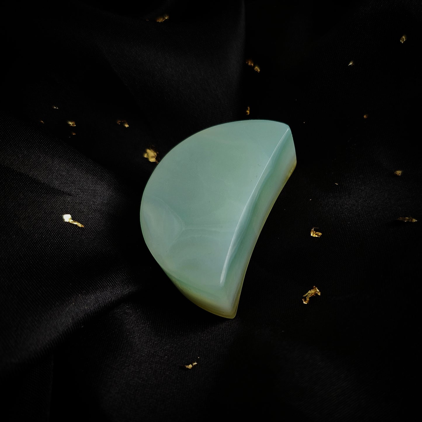 vihreä kalsiitti kuu kuunmuotoinen kristalli