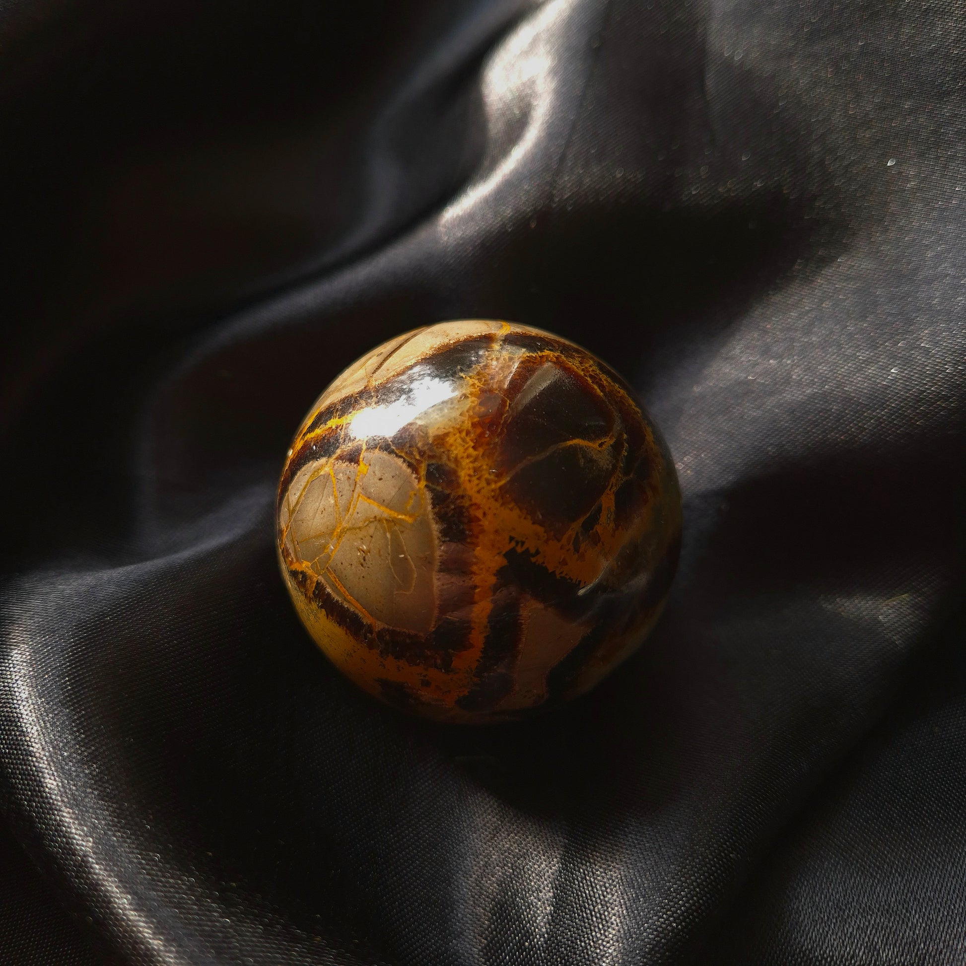 lohikäärmekivi pallo kuula septaria septarian
