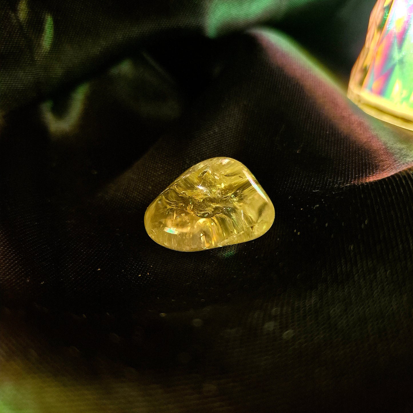 Kodin suojaus -kristallisetti