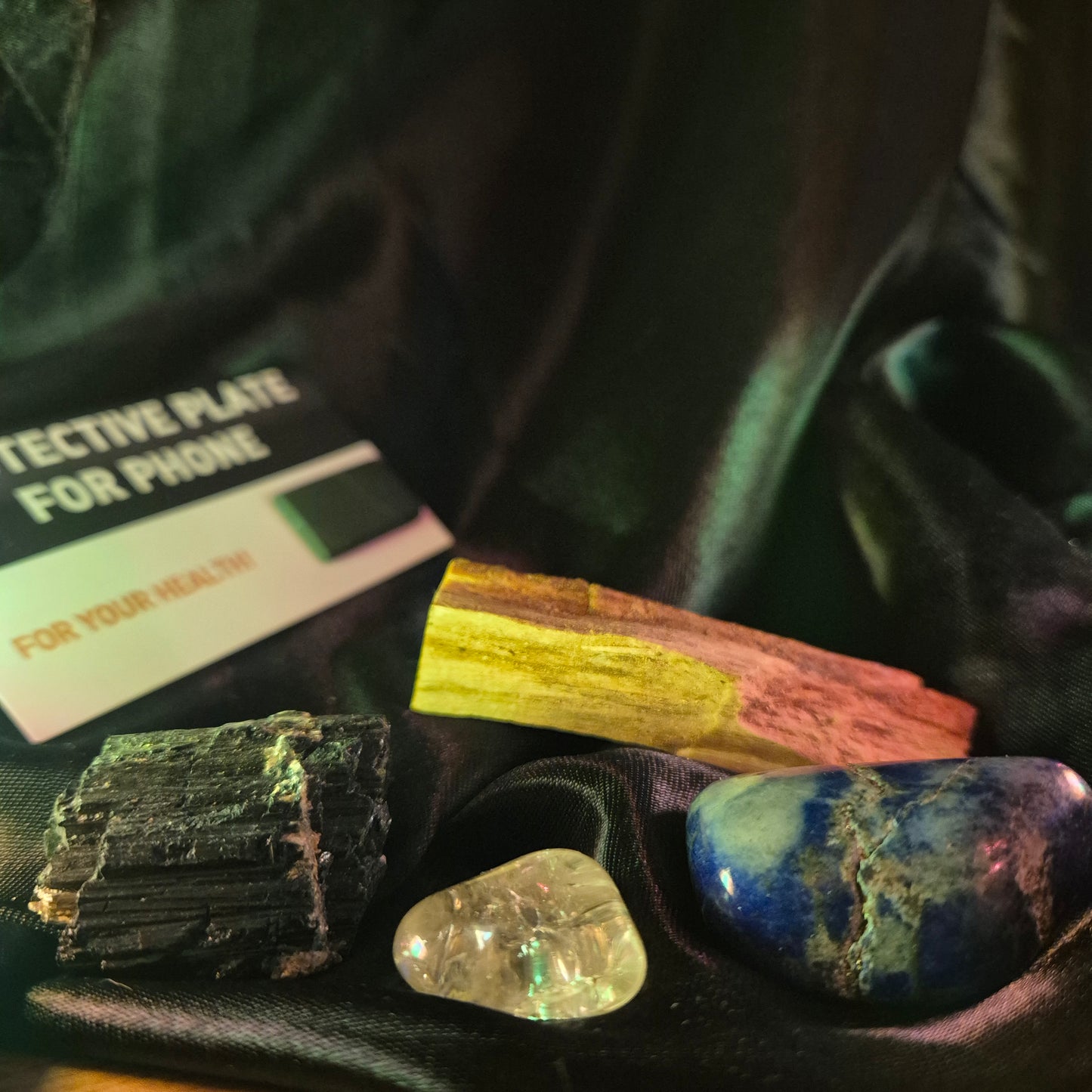 Kodin suojaus -kristallisetti