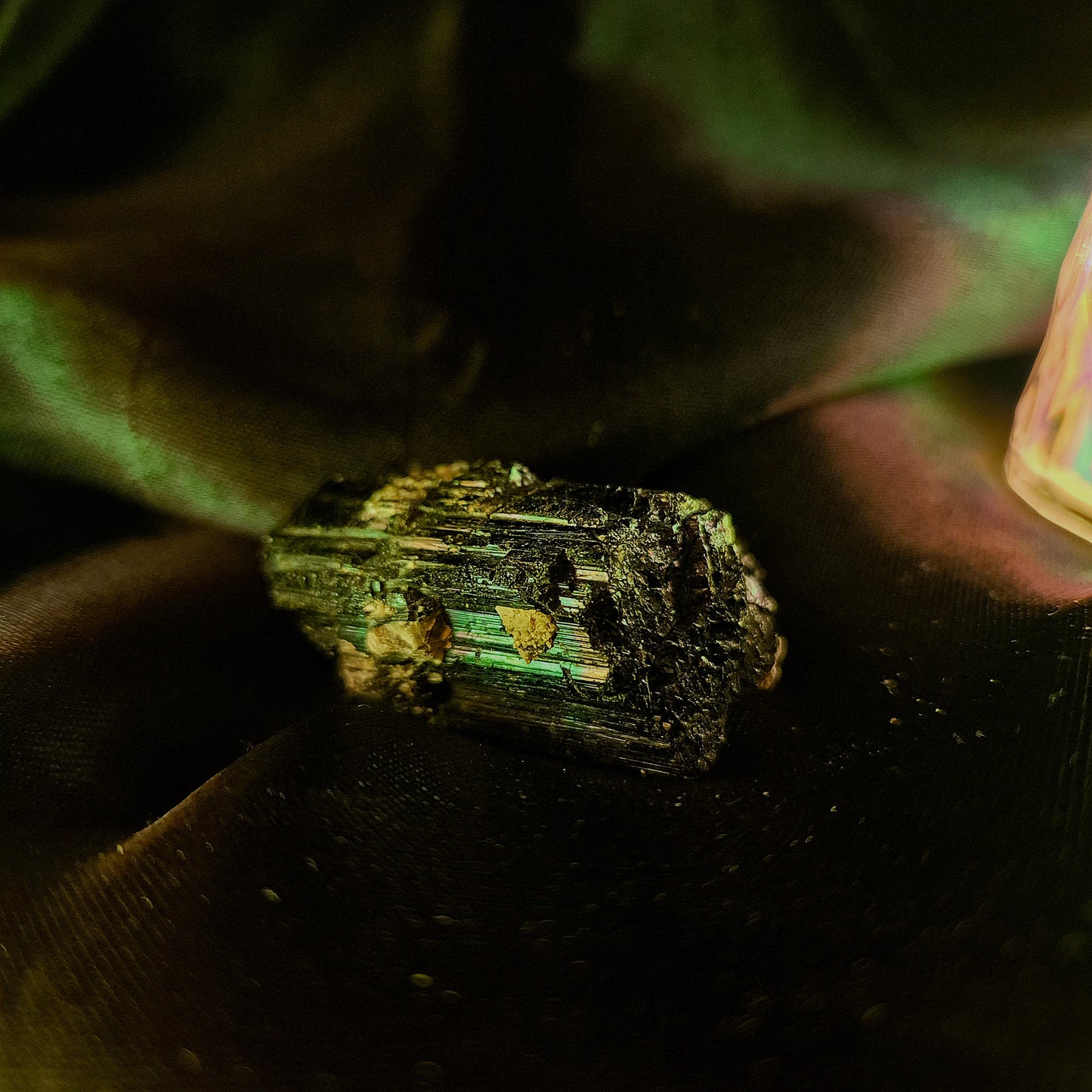 Kodin suojaus -kristallisetti